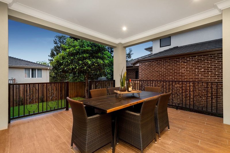 Photo - 5 Dunscombe Avenue, Glen Waverley VIC 3150 - Image 10