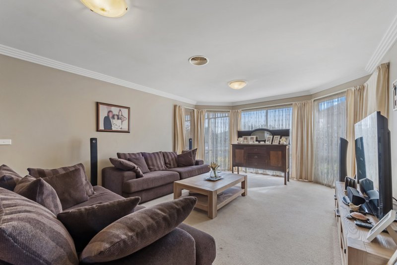 Photo - 5 Dunstall Gardens, Caroline Springs VIC 3023 - Image 4