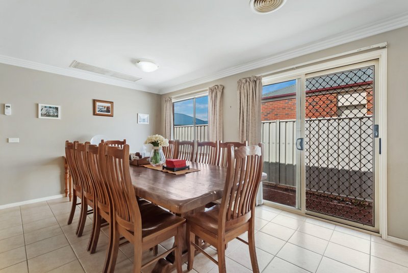 Photo - 5 Dunstall Gardens, Caroline Springs VIC 3023 - Image 7