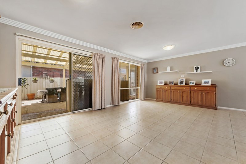 Photo - 5 Dunstall Gardens, Caroline Springs VIC 3023 - Image 9