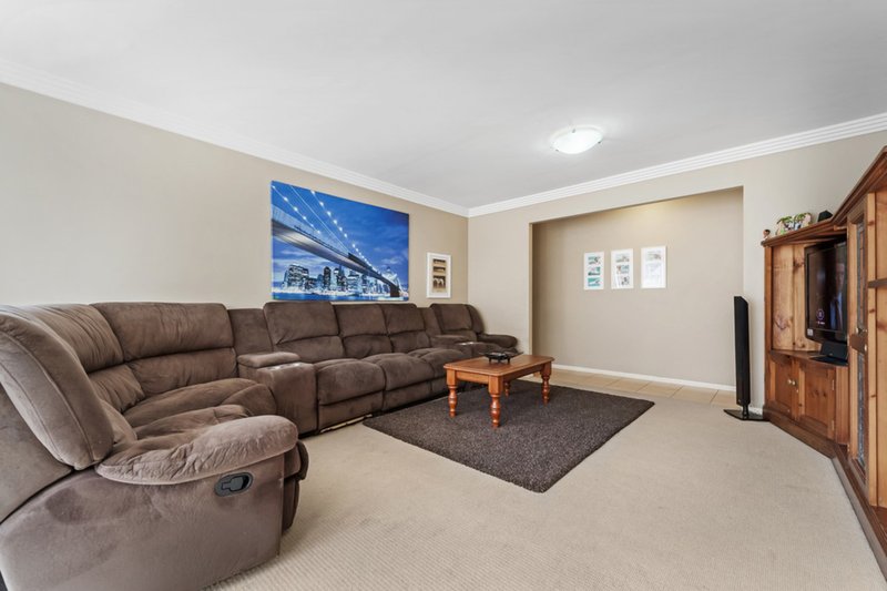 Photo - 5 Dunstall Gardens, Caroline Springs VIC 3023 - Image 10