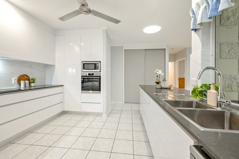 Photo - 5 Duvir Close, Brinsmead QLD 4870 - Image 3