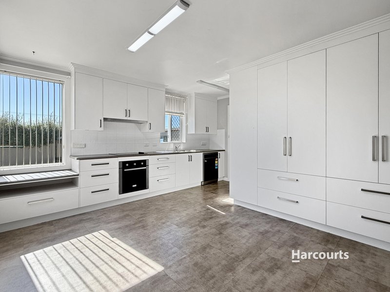 Photo - 5 Eagling Place, Devonport TAS 7310 - Image 4
