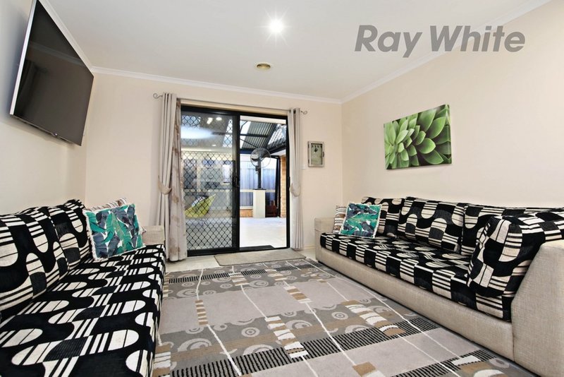 Photo - 5 East Cornhill Drive, Point Cook VIC 3030 - Image 6