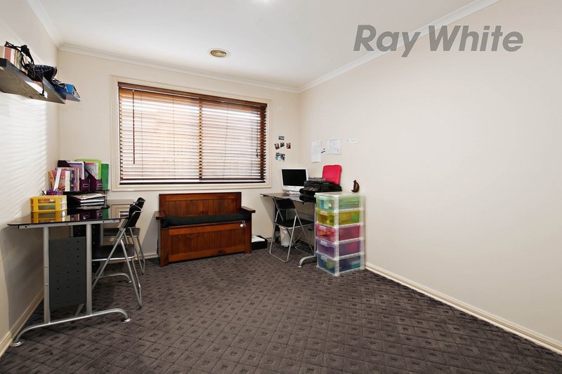 Photo - 5 East Cornhill Drive, Point Cook VIC 3030 - Image 9