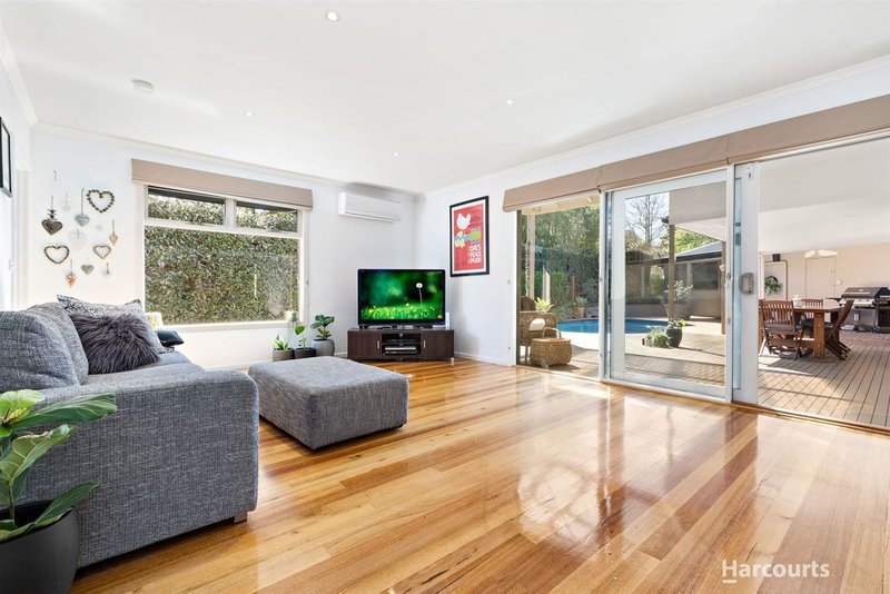 Photo - 5 Eastbourne Court, Glen Waverley VIC 3150 - Image 3