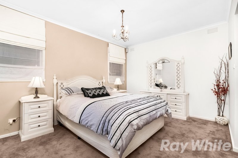 Photo - 5 Eaton Place, Wheelers Hill VIC 3150 - Image 5