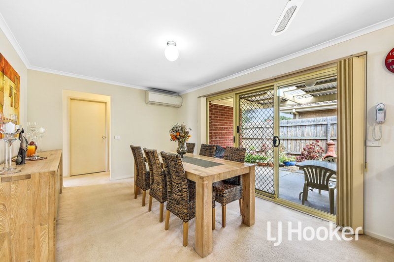 Photo - 5 Eclipse Court, Hampton Park VIC 3976 - Image 3