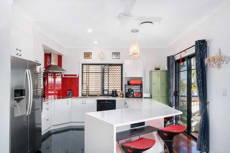 Photo - 5 Edgewater Court, Murrumba Downs QLD 4503 - Image 8