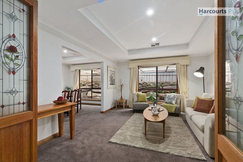 Photo - 5 Egret Court, Hallett Cove SA 5158 - Image 2