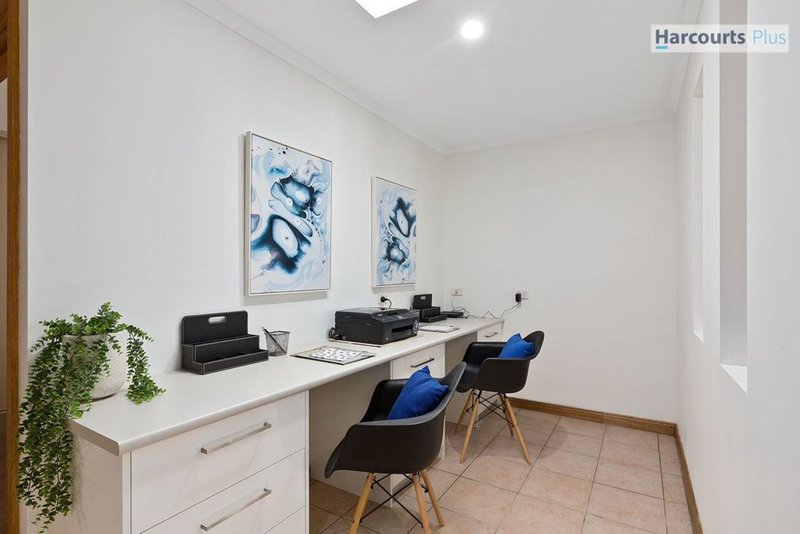 Photo - 5 Egret Court, Hallett Cove SA 5158 - Image 19