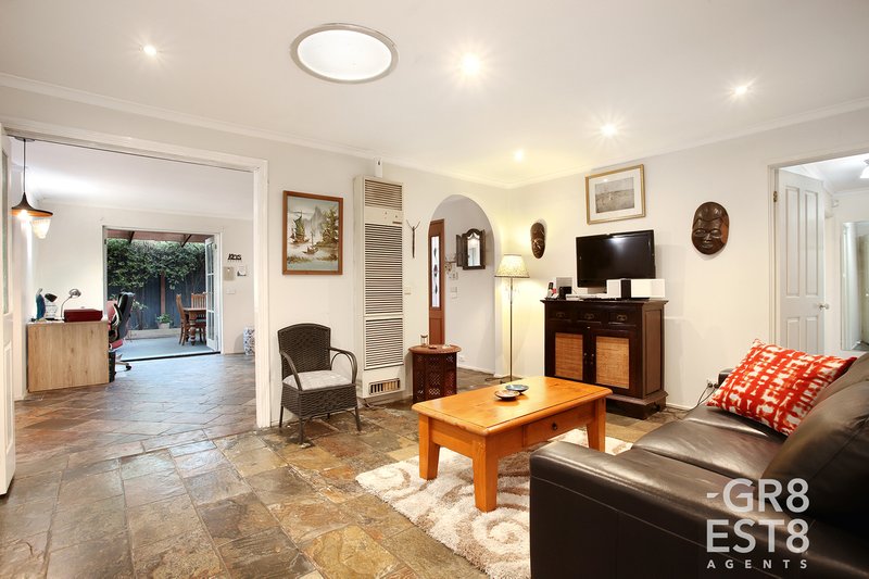 Photo - 5 Elda Court, Cranbourne North VIC 3977 - Image 3