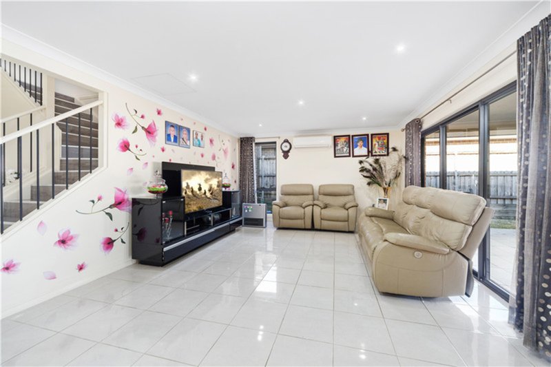 Photo - 5 Eleanor Drive, Glenfield NSW 2167 - Image 3