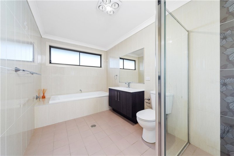 Photo - 5 Eleanor Drive, Glenfield NSW 2167 - Image 7