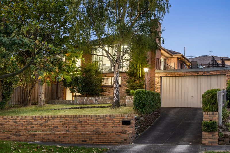 5 Ellen Court, Burwood VIC 3125