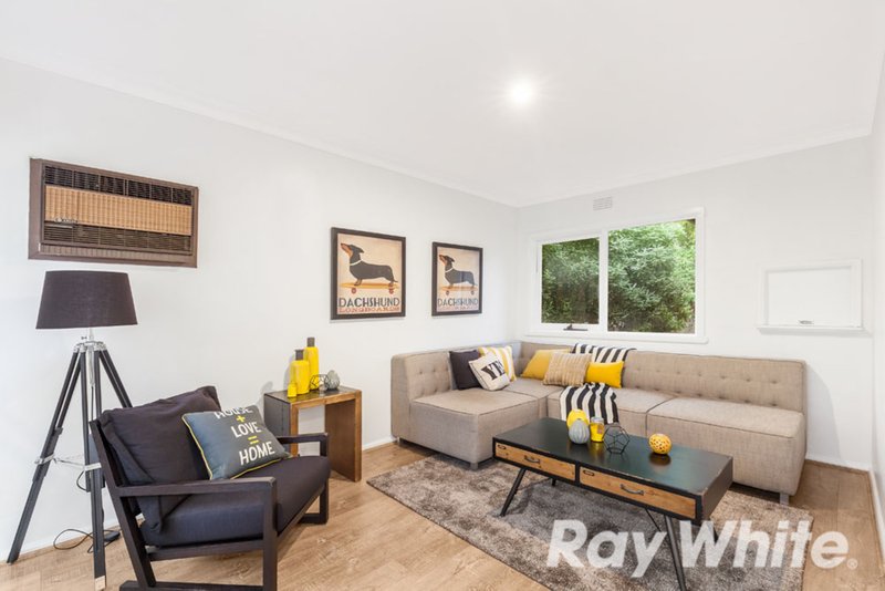 Photo - 5 Ellen Court, Burwood VIC 3125 - Image 2