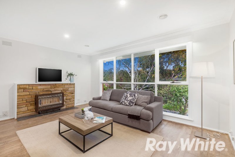 Photo - 5 Ellen Court, Burwood VIC 3125 - Image 3