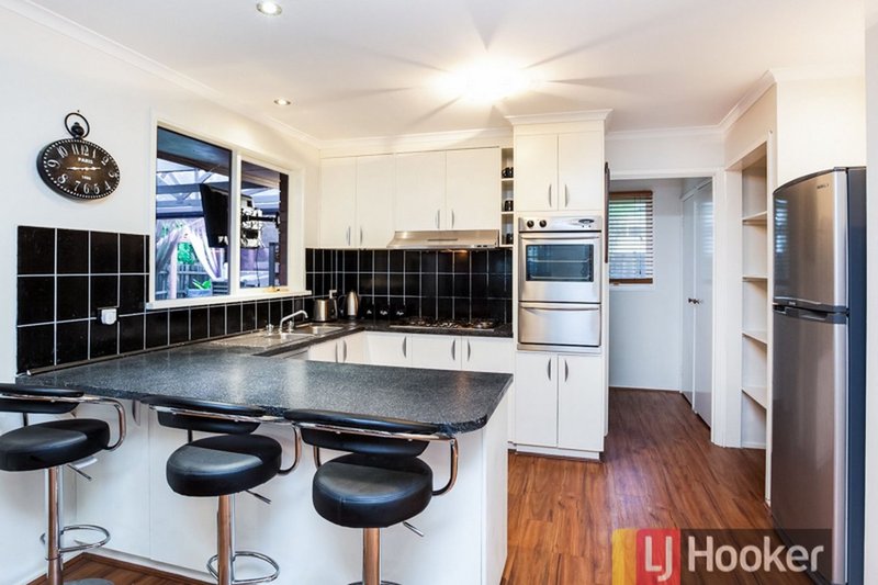 Photo - 5 Ellindale Close, Hampton Park VIC 3976 - Image 2