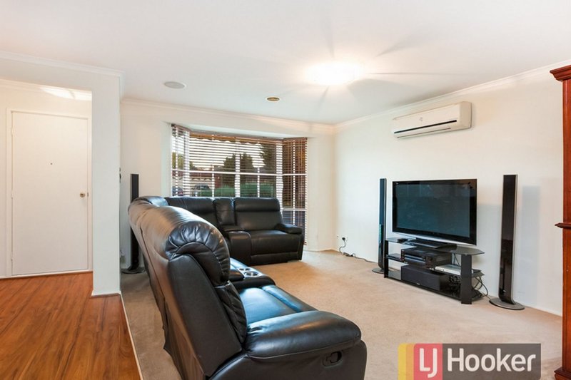 Photo - 5 Ellindale Close, Hampton Park VIC 3976 - Image 3