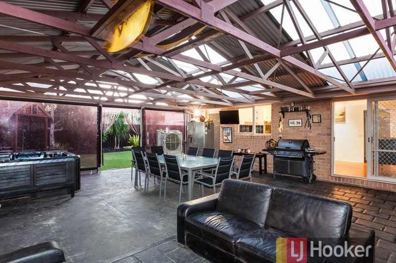 Photo - 5 Ellindale Close, Hampton Park VIC 3976 - Image 12