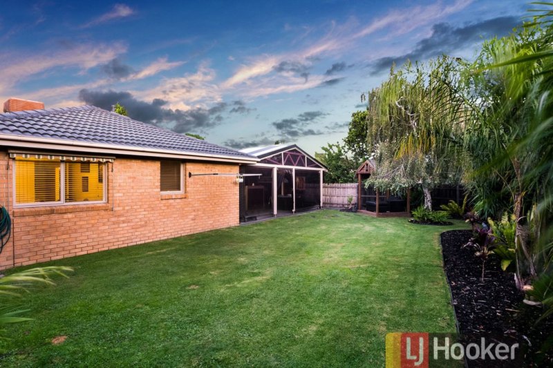 Photo - 5 Ellindale Close, Hampton Park VIC 3976 - Image 13