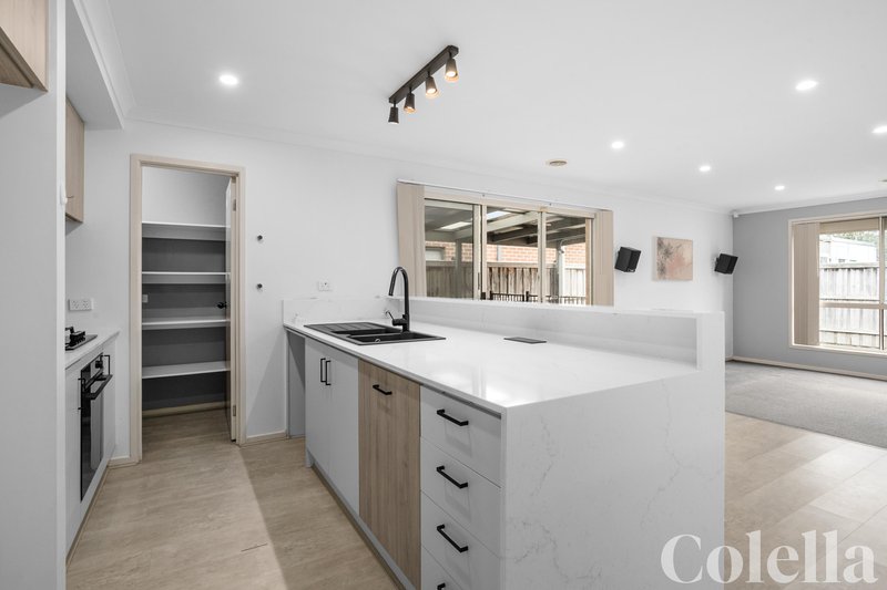 Photo - 5 Elmsford Crescent, Cranbourne West VIC 3977 - Image 1
