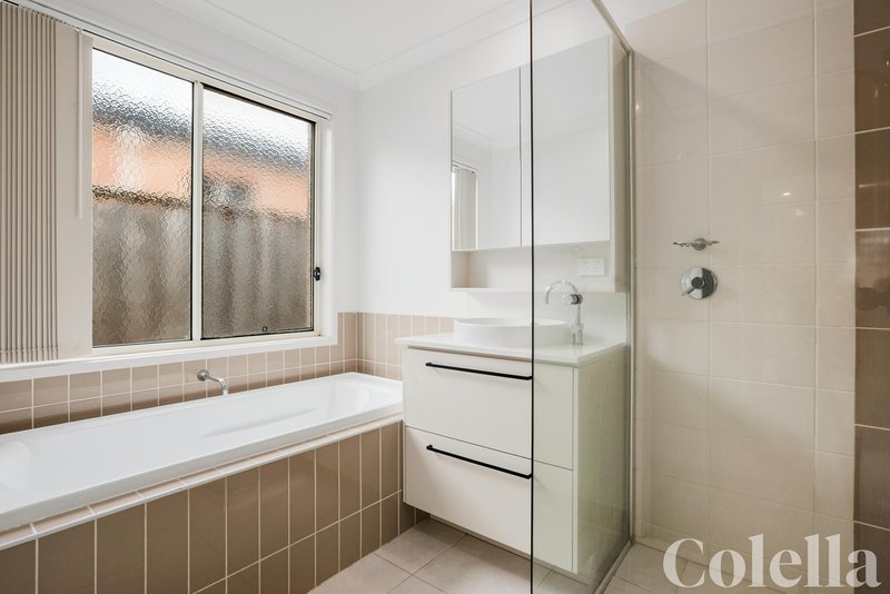 Photo - 5 Elmsford Crescent, Cranbourne West VIC 3977 - Image 4