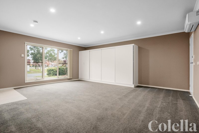 Photo - 5 Elmsford Crescent, Cranbourne West VIC 3977 - Image 5