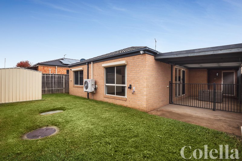 Photo - 5 Elmsford Crescent, Cranbourne West VIC 3977 - Image 6