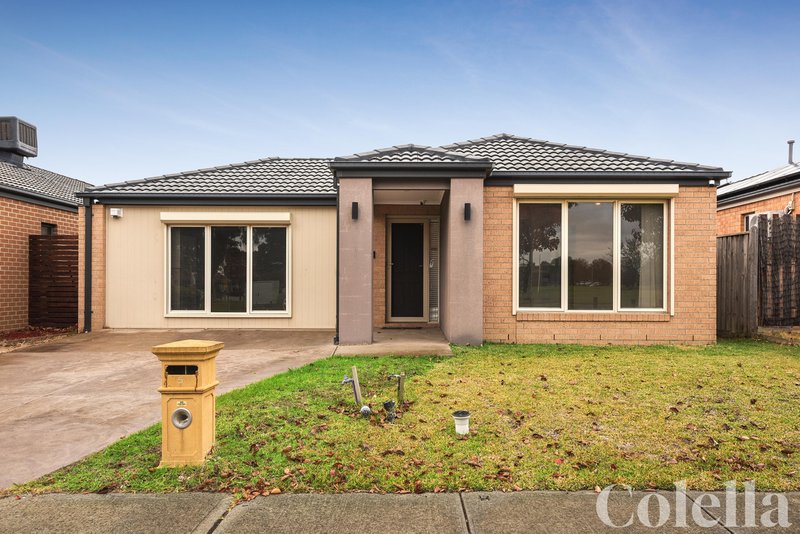 Photo - 5 Elmsford Crescent, Cranbourne West VIC 3977 - Image 7