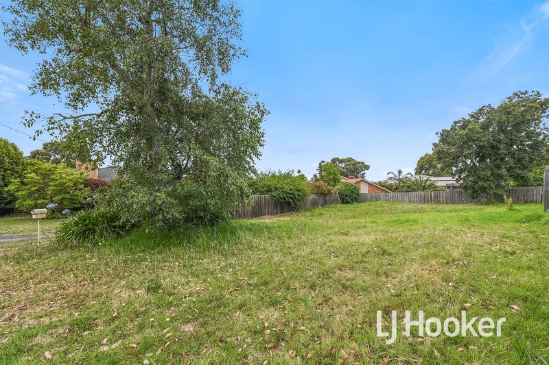 Photo - 5 Elrona Court, Pakenham VIC 3810 - Image 4