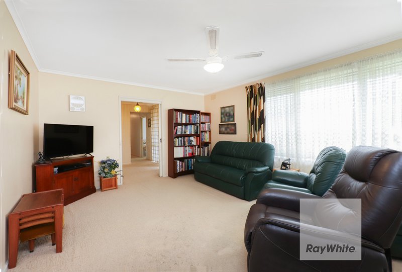 Photo - 5 Elvin Close, Gladstone Park VIC 3043 - Image 4