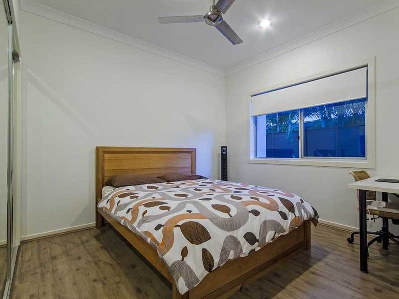 Photo - 5 Emerson Drive, Bonogin QLD 4213 - Image 12