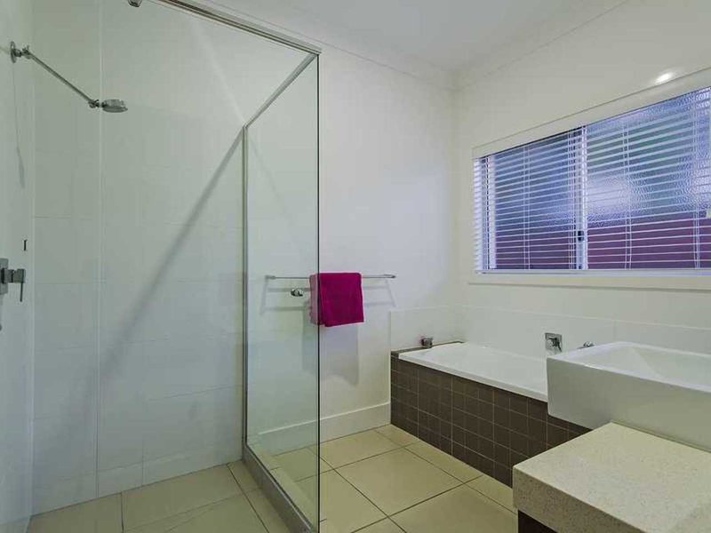 Photo - 5 Emerson Drive, Bonogin QLD 4213 - Image 15