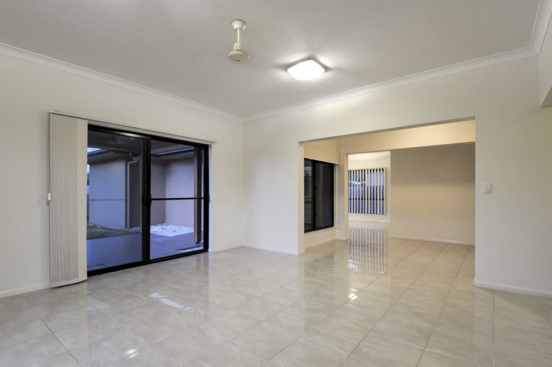 Photo - 5 Endeavour Circuit, Cannonvale QLD 4802 - Image 2