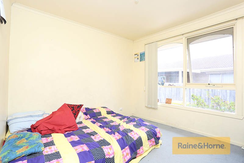 Photo - 5 Essex Drive, Melton VIC 3337 - Image 3