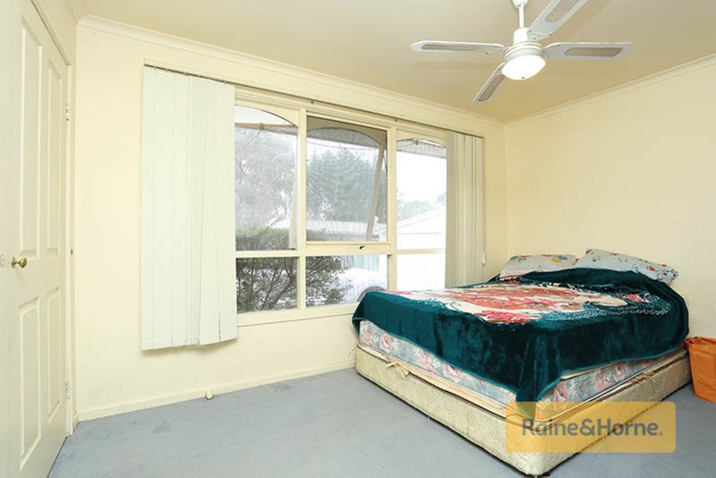 Photo - 5 Essex Drive, Melton VIC 3337 - Image 4