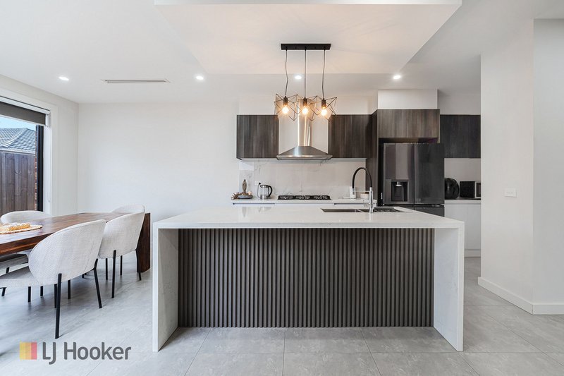 Photo - 5 Eulinga Street, Mickleham VIC 3064 - Image 2