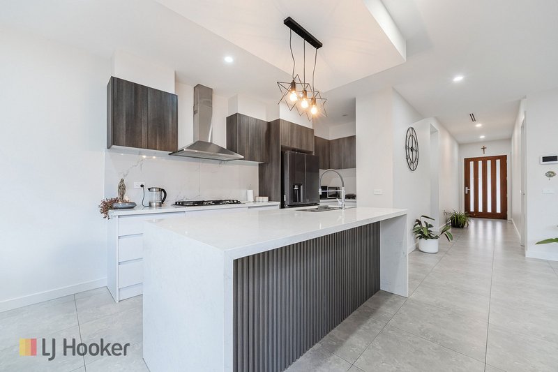 Photo - 5 Eulinga Street, Mickleham VIC 3064 - Image 3