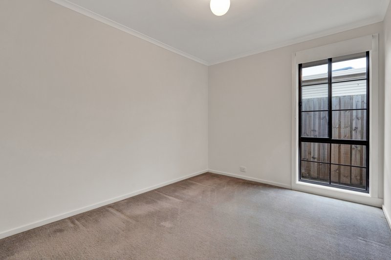 Photo - 5 Euroa Place, Hoppers Crossing VIC 3029 - Image 7