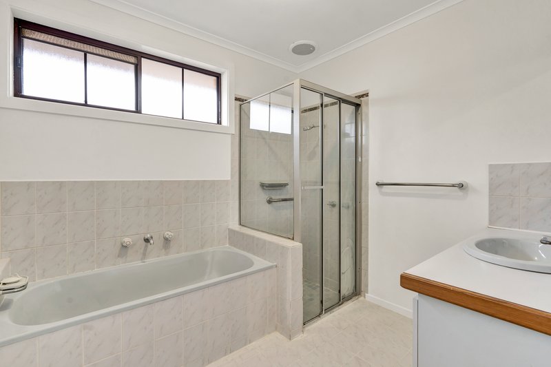 Photo - 5 Euroa Place, Hoppers Crossing VIC 3029 - Image 8