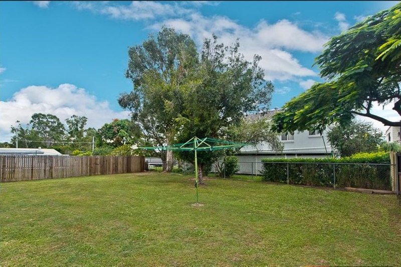 Photo - 5 Eveshan Road, Deception Bay QLD 4508 - Image 10