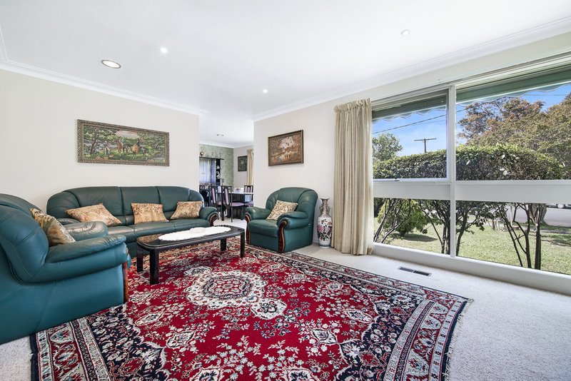 Photo - 5 Ewart Court, Burwood East VIC 3151 - Image 3