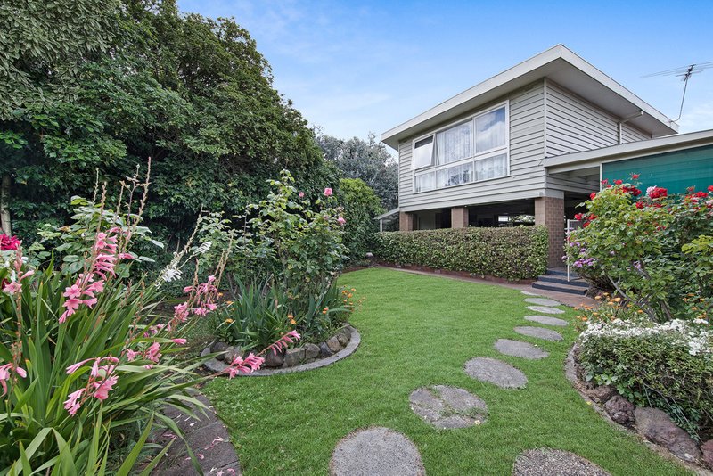 Photo - 5 Ewart Court, Burwood East VIC 3151 - Image 9