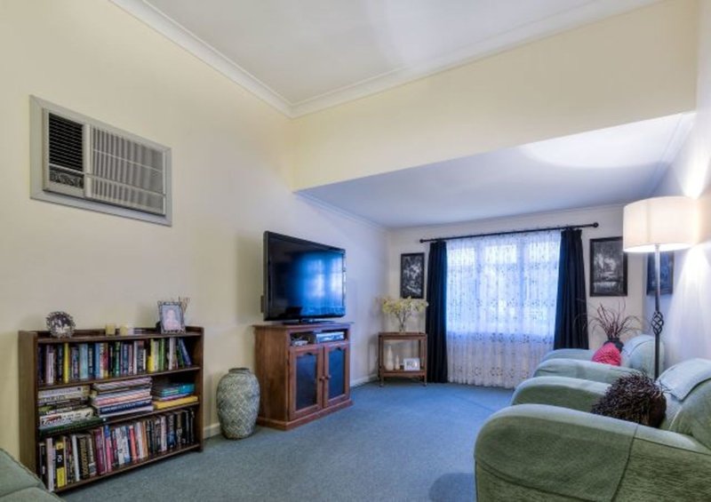 Photo - 5 Excelsior Street, Reservoir VIC 3073 - Image 2