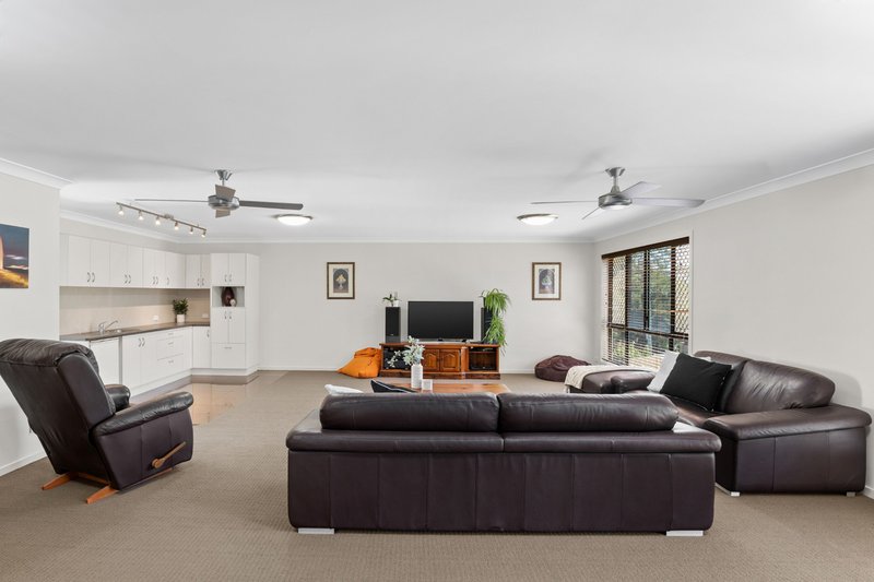 Photo - 5 Exilis Street, Rochedale South QLD 4123 - Image 12