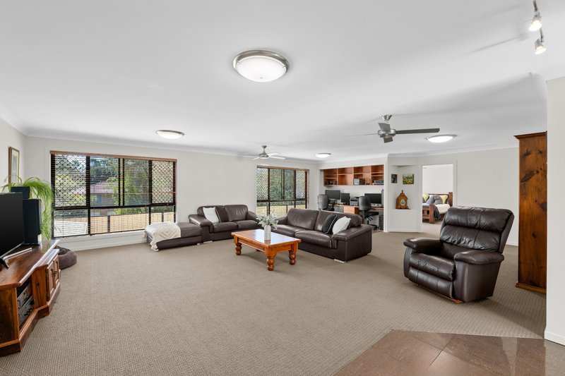 Photo - 5 Exilis Street, Rochedale South QLD 4123 - Image 14