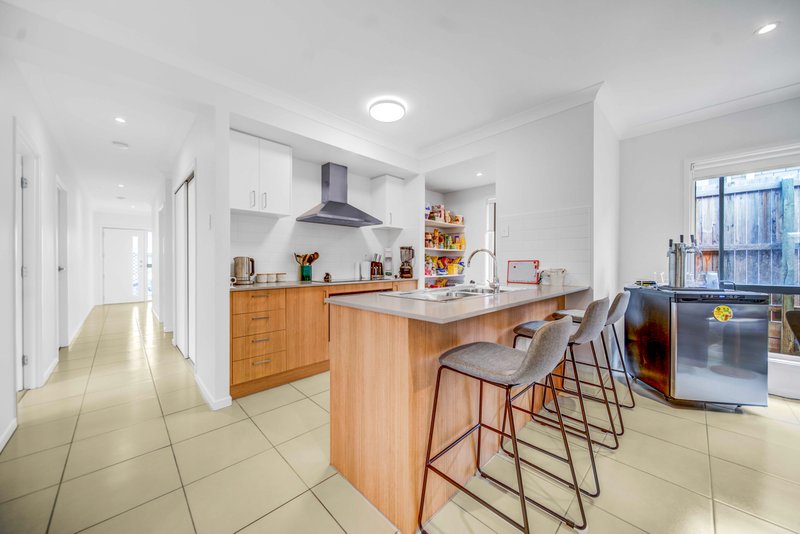 Photo - 5 Fairview Street, Victoria Point QLD 4165 - Image 2