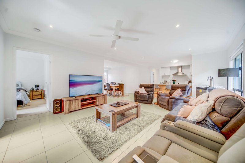 Photo - 5 Fairview Street, Victoria Point QLD 4165 - Image 5