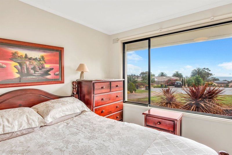 Photo - 5 Falcon Court, Hallett Cove SA 5158 - Image 9